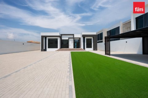 Villa in Al Barsha, Dubai 4 bedrooms, 929 sq.m. № 137891 - photo 2