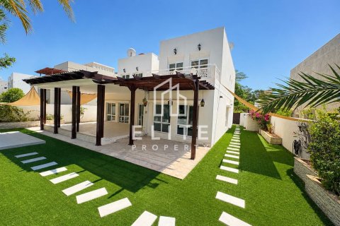 Villa in Meadows, Dubai 4 bedrooms, 332 sq.m. № 121615