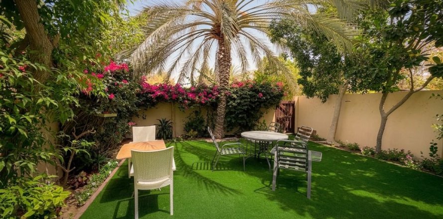 Townhouse in Dubai 3 bedrooms, 231.3 sq.m. № 109154