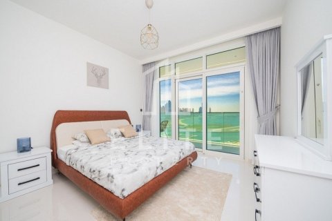 Apartment in EMAAR Beachfront, Dubai Harbour, Dubai 2 bedrooms, 120 sq.m. № 38752 - photo 16