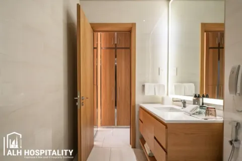 Hotel Apartment in Business Bay, Dubai 1 bedroom, 102 sq.m. № 92761 - photo 16