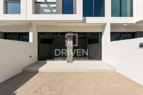 Townhouse in Trump Estates, DAMAC Hills (Akoya by DAMAC), Dubai 4 bedrooms, 180.05 sq.m. № 134240 - photo 3