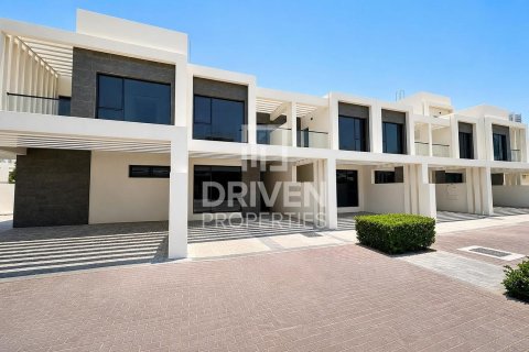 Townhouse in Trump Estates, DAMAC Hills (Akoya by DAMAC), Dubai 4 bedrooms, 180.05 sq.m. № 134240 - photo 4