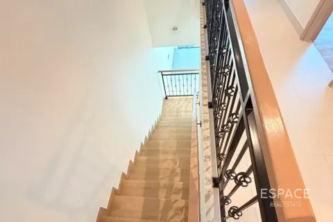 Adosado en Damac Lagoons, Dubai, 4 dormitorios, 212 m², № 122320 - foto 2