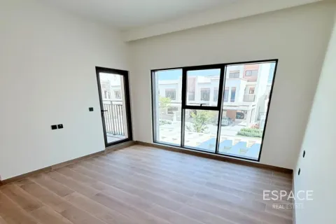 Adosado en Damac Lagoons, Dubai, 4 dormitorios, 212 m², № 122320