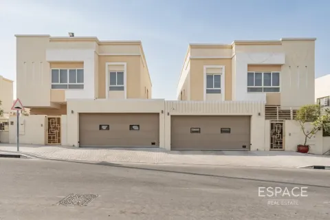 Villa en Al Furjan, Dubai, 4 dormitorios, 378 m², № 122319 - foto 2