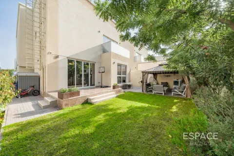 Villa en Al Furjan, Dubai, 4 dormitorios, 378 m², № 122319