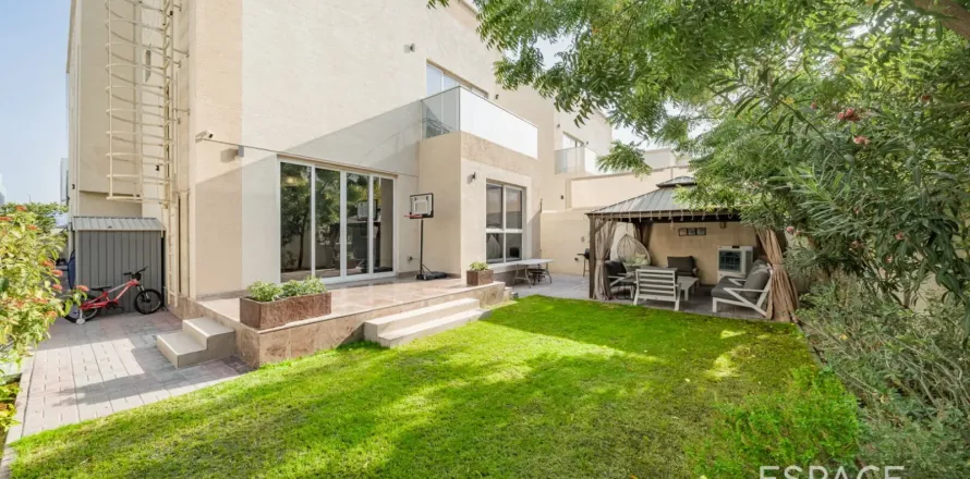 Villa en Al Furjan, Dubai, 4 dormitorios, 378 m², № 122319