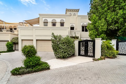 Вилла в Аль-Васле, Дубай, 6 спален, 1181м², № 120407