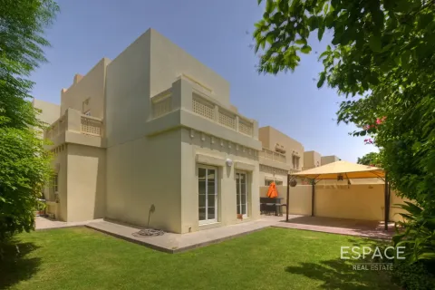 Villa en The Lakes, Dubai, 3 dormitorios, 243 m², № 122311