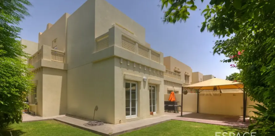 Villa en The Lakes, Dubai, 3 dormitorios, 243 m², № 122311