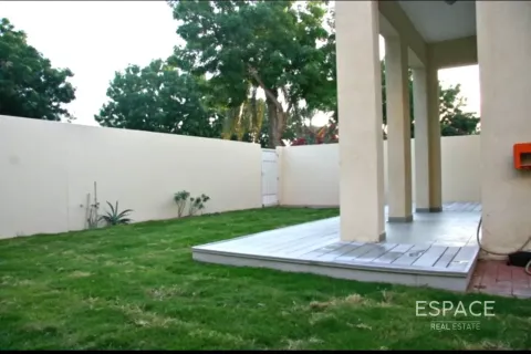 Villa en The Lakes, Dubai, 3 dormitorios, 243 m², № 122311 - foto 2