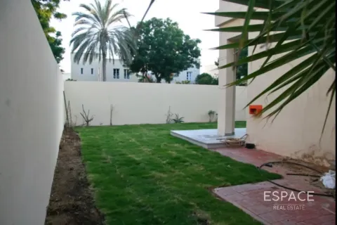 Villa en The Lakes, Dubai, 3 dormitorios, 243 m², № 122311 - foto 3