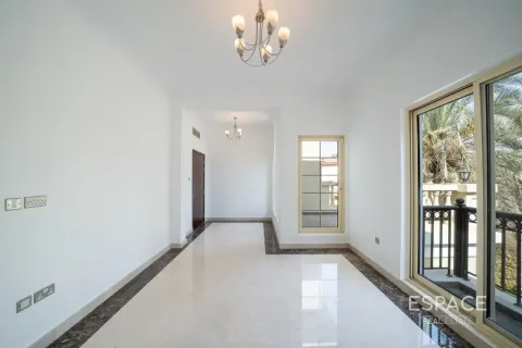 Villa en Jumeirah Islands, Dubai, 5 dormitorios, 520 m², № 122314 - foto 8