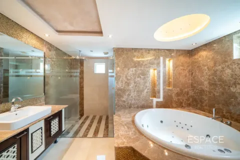 Villa en Jumeirah Islands, Dubai, 5 dormitorios, 520 m², № 122314 - foto 11