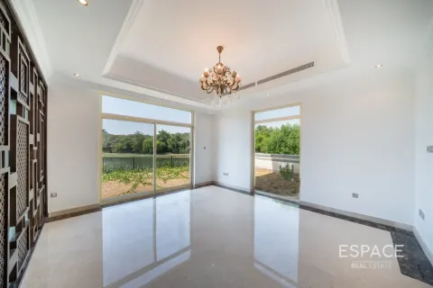 Villa en Jumeirah Islands, Dubai, 5 dormitorios, 520 m², № 122314 - foto 15