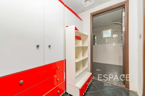 Villa en Meadows, Dubai, 5 dormitorios, 373 m², № 122313 - foto 4