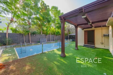 Villa en Meadows, Dubai, 5 dormitorios, 373 m², № 122313 - foto 3
