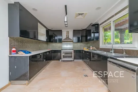 Villa en Meadows, Dubai, 5 dormitorios, 373 m², № 122313 - foto 8