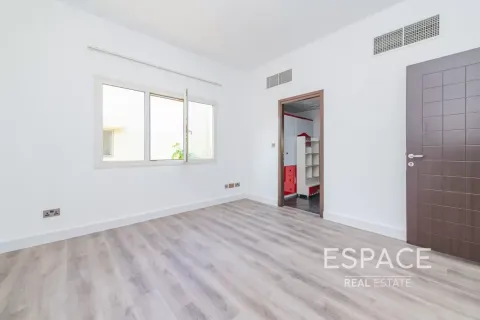 Villa en Meadows, Dubai, 5 dormitorios, 373 m², № 122313 - foto 19