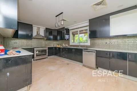 Villa en Meadows, Dubai, 5 dormitorios, 373 m², № 122313 - foto 9
