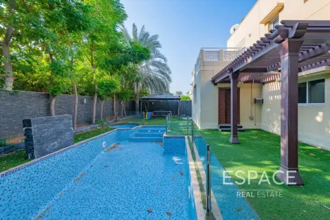 Villa en Meadows, Dubai, 5 dormitorios, 373 m², № 122313 - foto 2