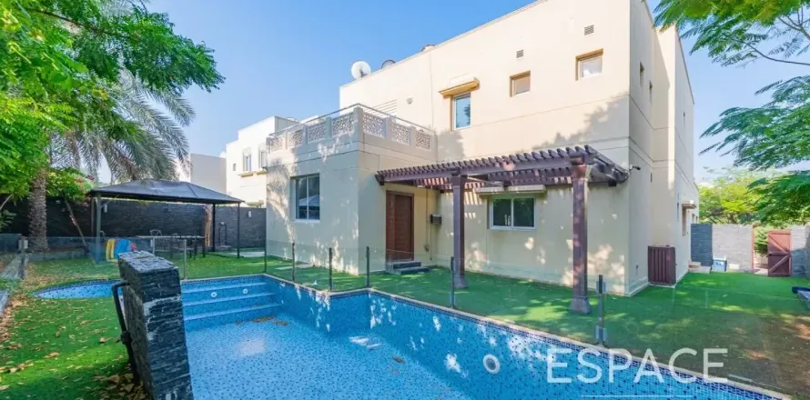 Villa en Meadows, Dubai, 5 dormitorios, 373 m², № 122313