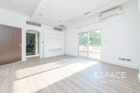 Villa en Meadows, Dubai, 5 dormitorios, 373 m², № 122313 - foto 17