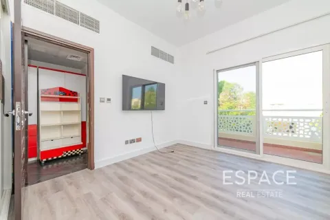 Villa en Meadows, Dubai, 5 dormitorios, 373 m², № 122313 - foto 5