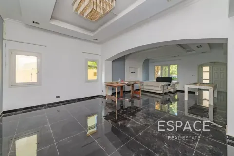Villa en Meadows, Dubai, 5 dormitorios, 373 m², № 122313 - foto 12
