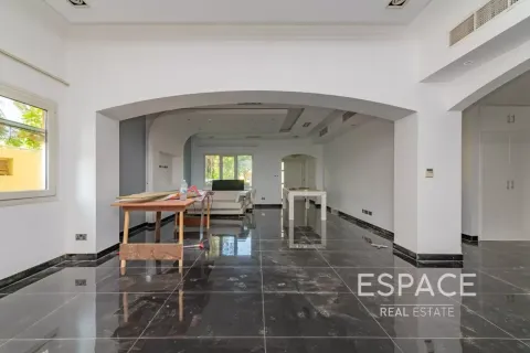 Villa en Meadows, Dubai, 5 dormitorios, 373 m², № 122313 - foto 11