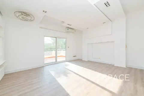 Villa en Meadows, Dubai, 5 dormitorios, 373 m², № 122313 - foto 18