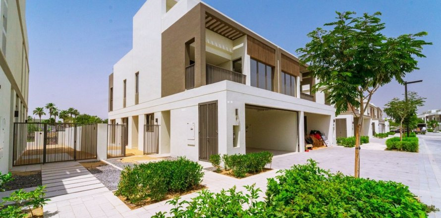 Вилла в Dubai Sports City, Дубай, 4 спальни, 269м², № 120555