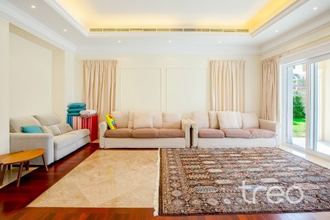 Снять в аренду виллу в Арабиан Ранчес, Дубай: 6 спален, 757.35м², № 123601 - фото 27
