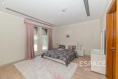 Villa in Regional, Jumeirah Park, Dubai 4 bedrooms, 403 sq.m. № 61851 - photo 11