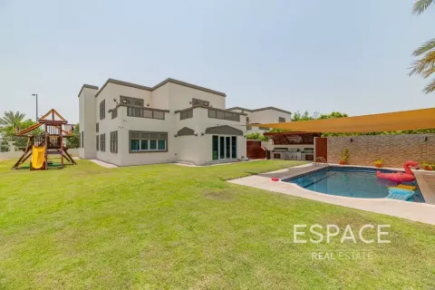 Villa in Regional, Jumeirah Park, Dubai 4 bedrooms, 403 sq.m. № 61851 - photo 1