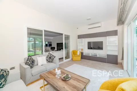 Villa in Regional, Jumeirah Park, Dubai 4 bedrooms, 403 sq.m. № 61851 - photo 7