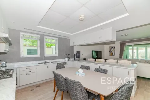 Villa in Regional, Jumeirah Park, Dubai 4 bedrooms, 403 sq.m. № 61851 - photo 6