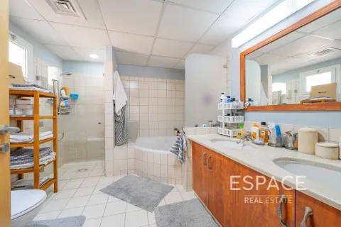 Villa in Meadows 1, Meadows, Dubai 5 bedrooms, 353 sq.m. № 61853 - photo 12