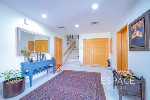 Villa in Meadows 1, Meadows, Dubai 5 bedrooms, 353 sq.m. № 61853 - photo 2