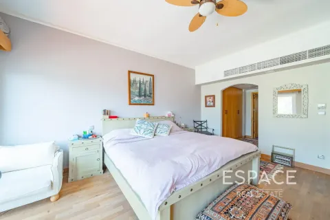 Villa in Meadows 1, Meadows, Dubai 5 bedrooms, 353 sq.m. № 61853 - photo 13