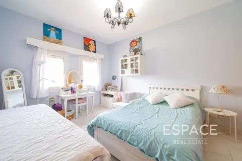 Villa in Meadows 1, Meadows, Dubai 5 bedrooms, 353 sq.m. № 61853 - photo 11