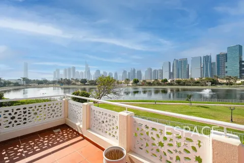 Villa in Meadows 1, Meadows, Dubai 5 bedrooms, 353 sq.m. № 61853 - photo 9