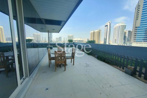Apartment in Dubai Sports City, Dubai 2 bedrooms, 180 sq.m. № 122148 - photo 23