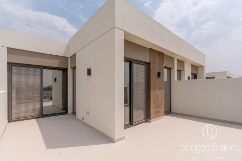 Villa in Tilal Al Ghaf, Dubai 4 bedrooms, 220 sq.m. № 89099 - photo 12