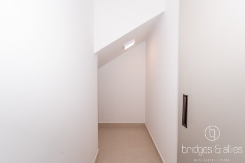 Villa in Tilal Al Ghaf, Dubai 4 bedrooms, 220 sq.m. № 89099 - photo 7