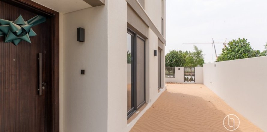 Villa in Tilal Al Ghaf, Dubai 4 bedrooms, 220 sq.m. № 89099