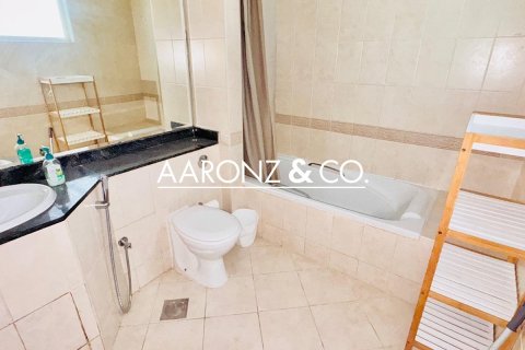 Apartment in Dubai Marina, Dubai 2 bedrooms, 161 sq.m. № 89091 - photo 19