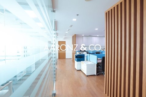 Bureau à Jumeirah Lake Towers, Dubai, 160 m², № 89098 - photo 3