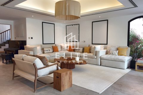 Townhouse in Dubai 4 bedrooms, 372 sq.m. № 134992